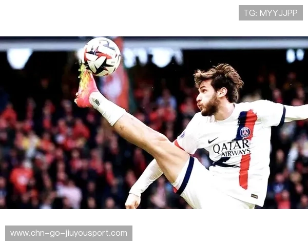 克瓦拉茨赫利亚底线连续晃动,造成对方边后卫防守犯规 克瓦拉茨赫利亚底线连续晃动,造成对方边后卫防守犯规